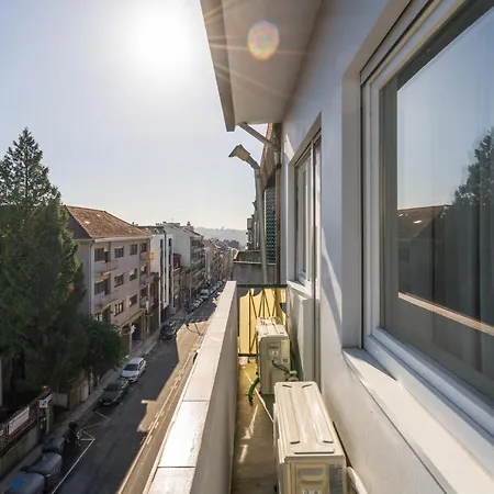 Apartment Fantastic Contemporary Flat W/ Balcony *